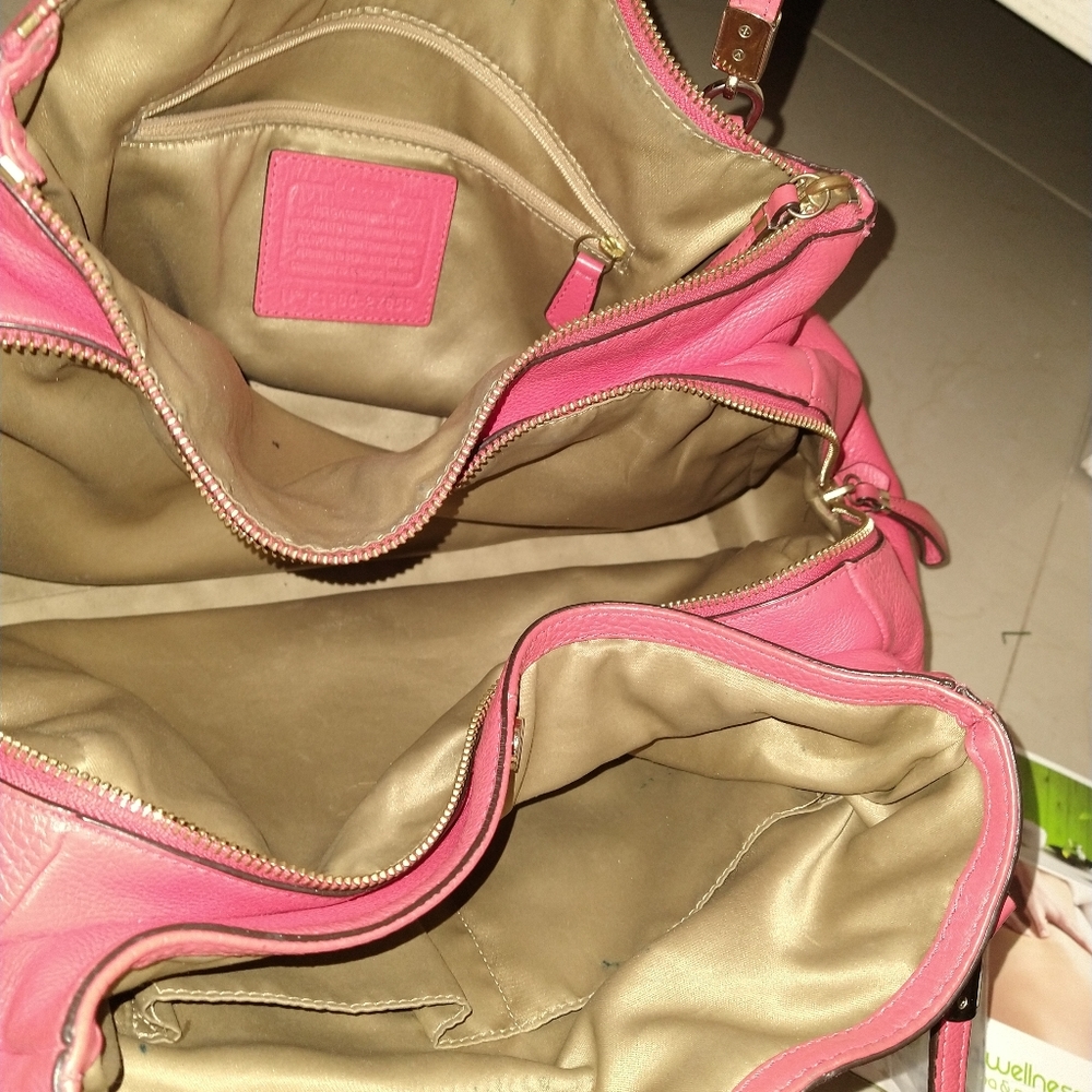 Coach - Picture 4 of 6